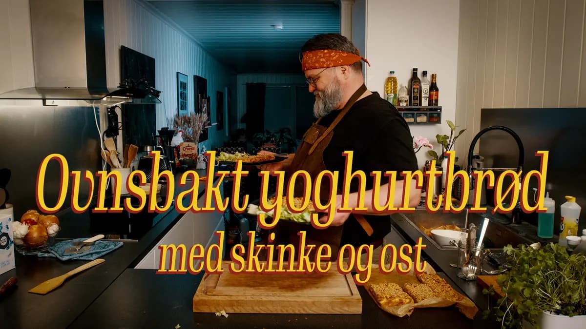 Ovnsbakt yoghurtbrød med skinke og ost i langpanne